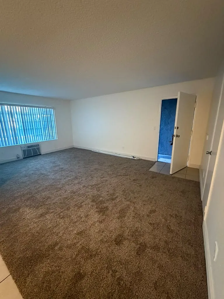 3 bed, 1000 sqft, $2,500 — Photo 1