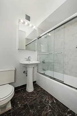 Rented by Global Realty Opportunities | media 33