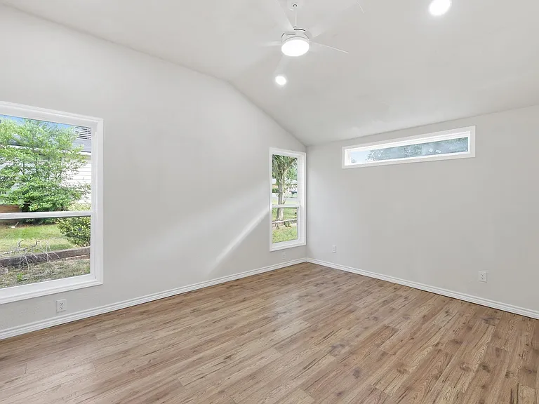 116 Janet St — Photo 11