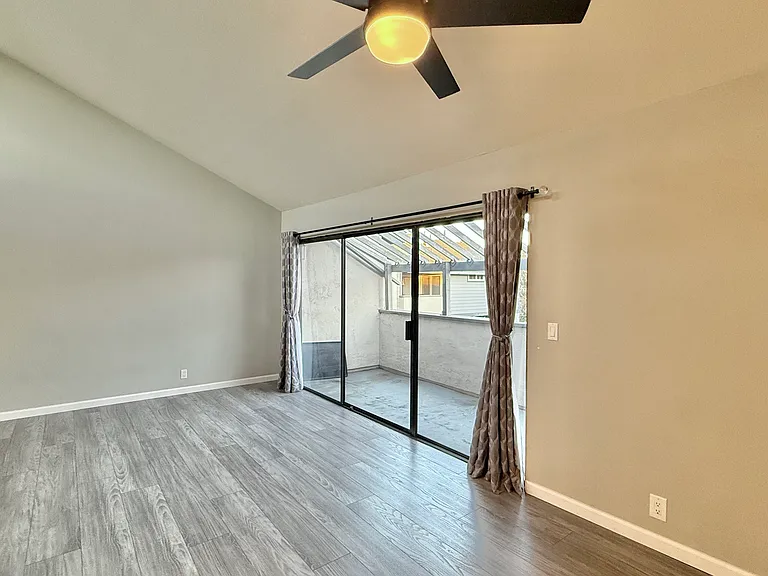 2135 E Valley Pkwy #33 — Photo 15