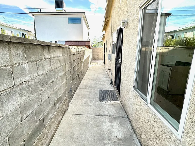 6634 1/2 Camellia Ave #1/2 — Photo 14