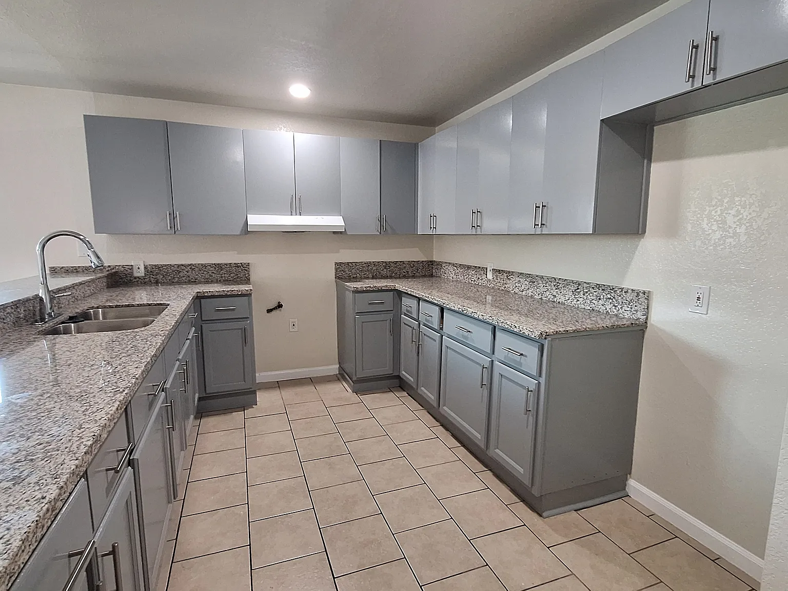 2 bed, 900 sqft, $2,295 — Photo 3