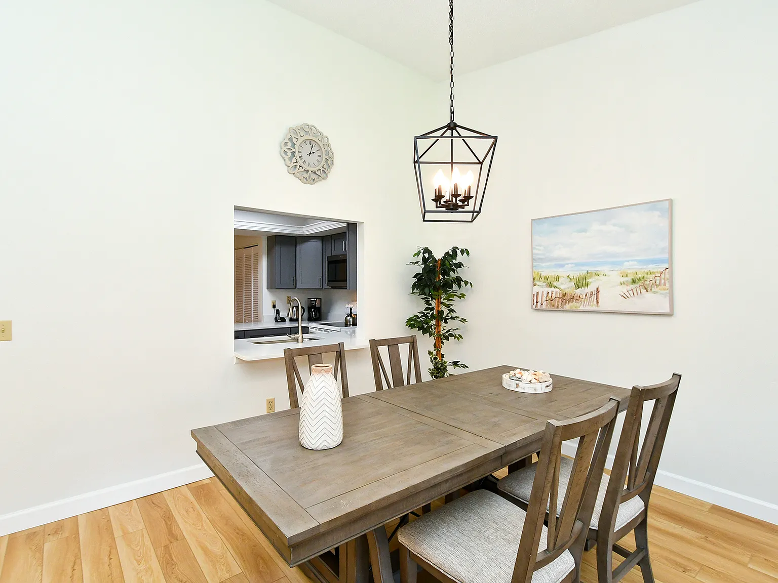 2 bed, 1353 sqft, $2,500 — Photo 3