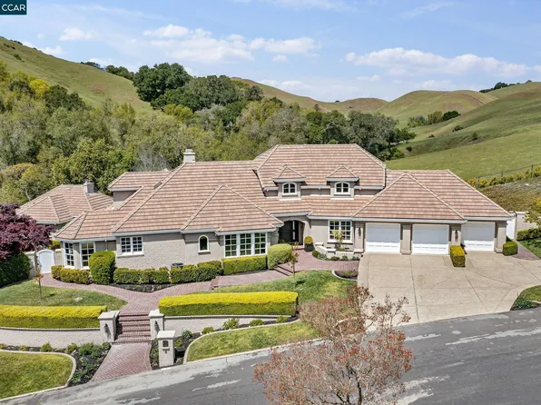3 Julianna Ct, Moraga, CA 94556