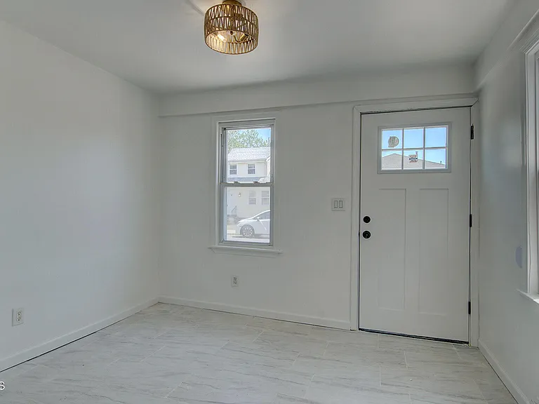19 Bayview Ave #A — Photo 8