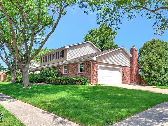 2nd image of 216 Fox Trail Dr
