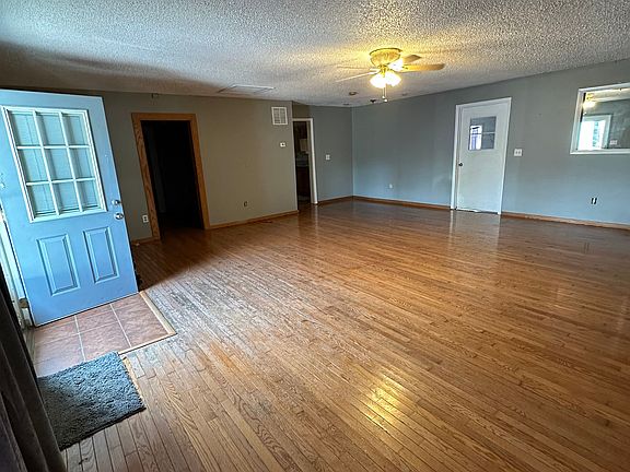 3rd image of 467 Cherry Ave