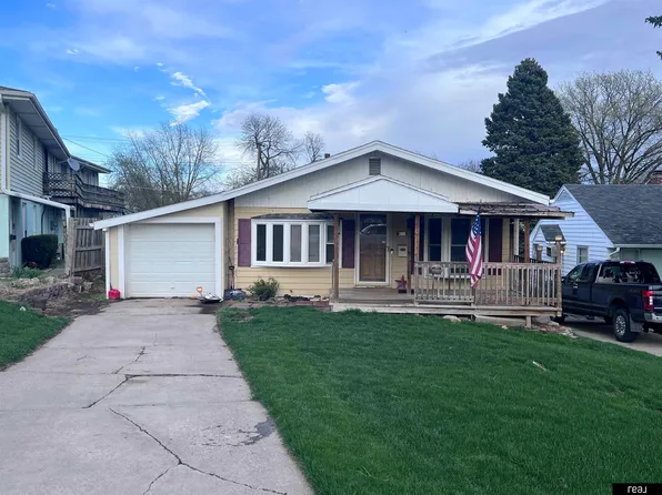 2005 Wayne St, Bellevue, NE 68005