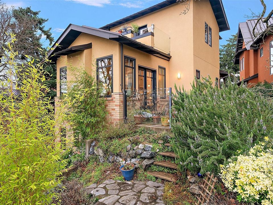 1st image of 849 Dunsmuir Rd #3