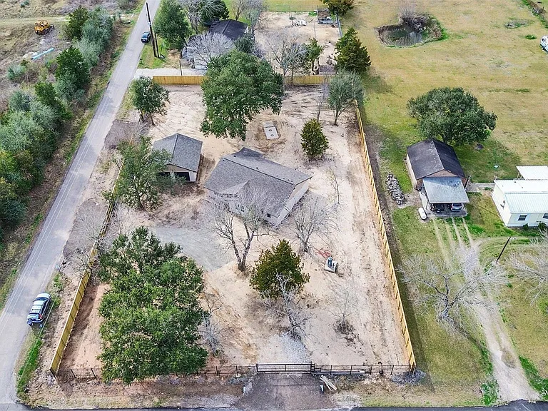 4835 County Road 380 — Photo 36