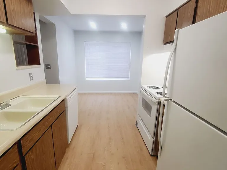 Sugarbush Apartments — Photo 143