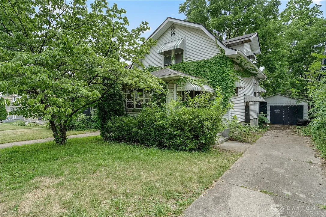 120 Ashwood Ave photo 1
