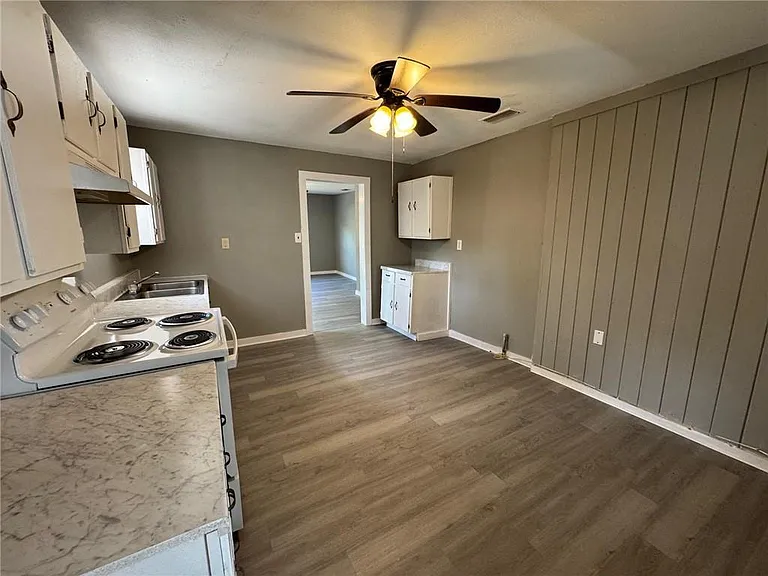 2853 Josephine St — Photo 7