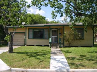 708 E Sabine St, Victoria, TX 77901