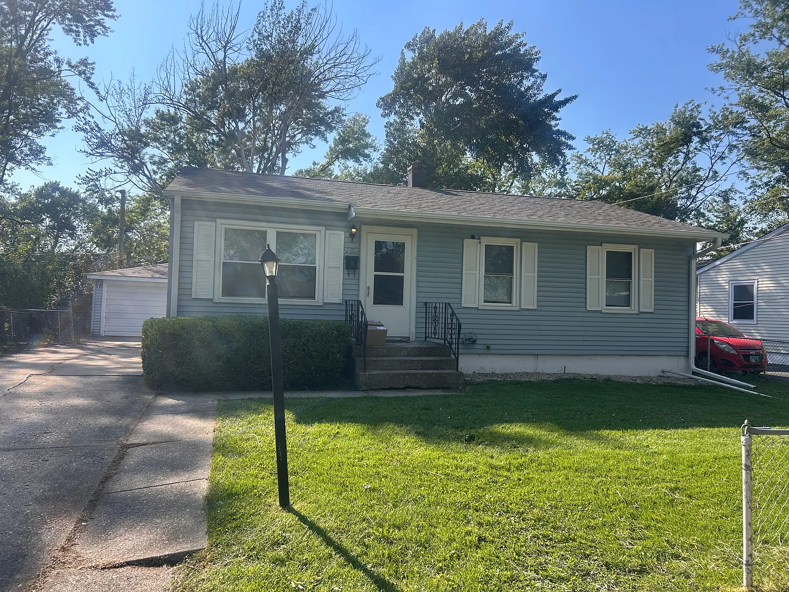 3 bed, 913 sqft, $1,900 — Photo 1