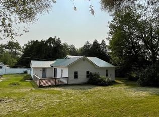 11942 Goose Rd, Honor, MI 49640