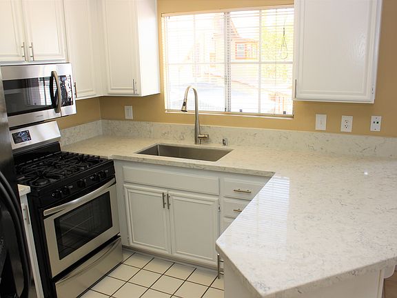 2nd image of 1268 Essex St APT 4