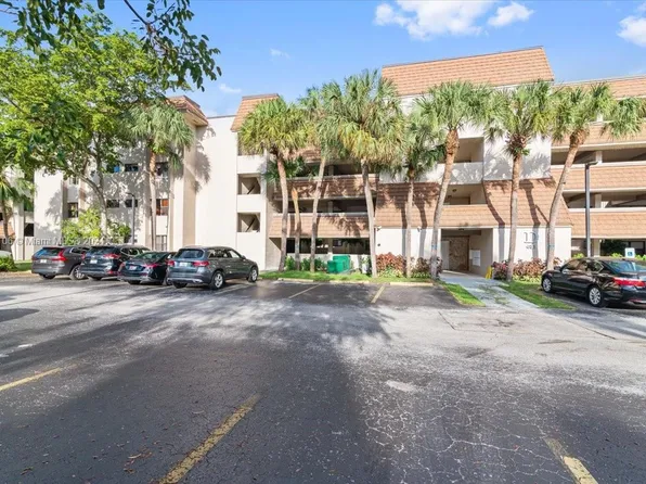 481 Ives Dairy Rd APT 401-4, Miami, FL 33179