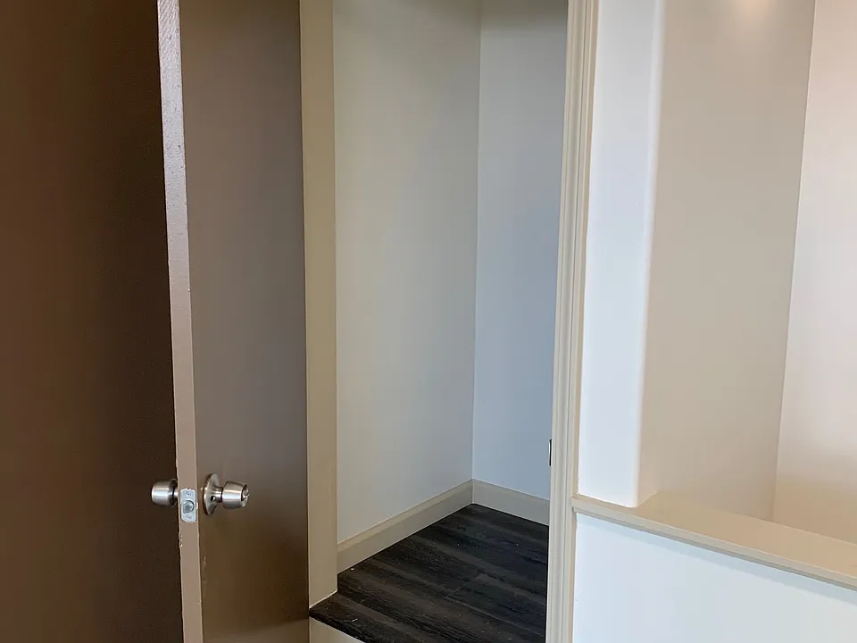 Storage closet right to the entrance