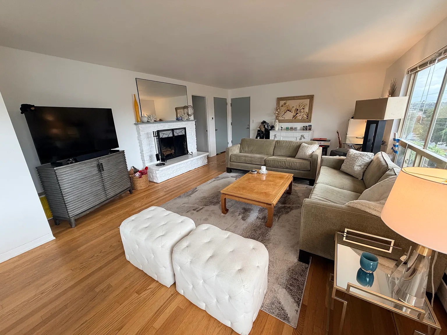2 bed, 1250 sqft, $2,995 — Photo 2