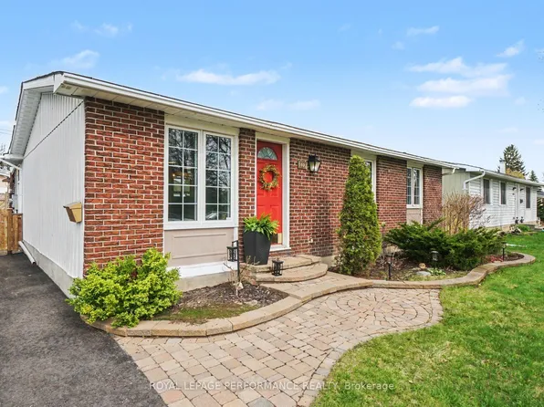 1497 Blackheath St, Ottawa, ON K1E 1K6