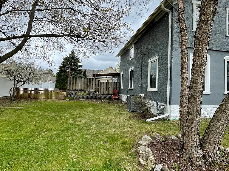 W239N6348 Maple Ave — Photo 3