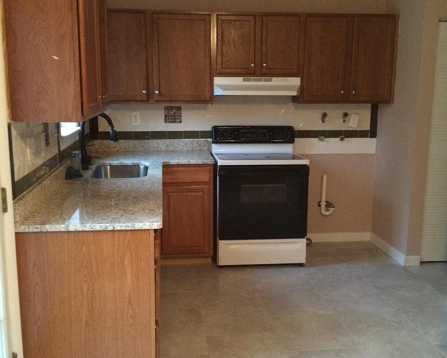 1st image of 3606 Luckylee Cres