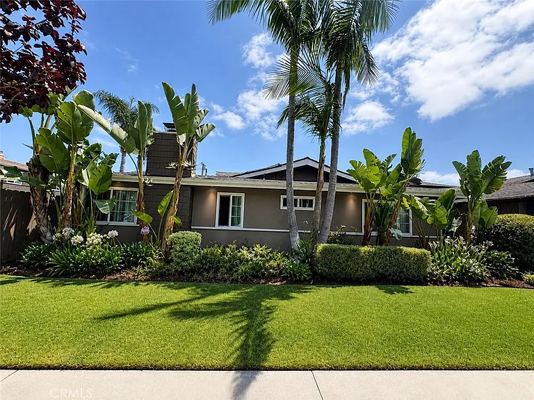 17102 Emerald Ln #E — Photo 1