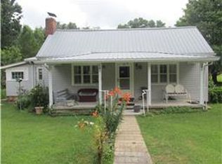 722 Georgia Ave, SEWANEE, TN 37375