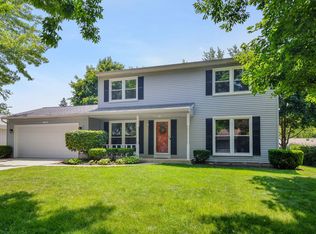 1326 Chestnut Ridge Dr, Naperville, IL 60540