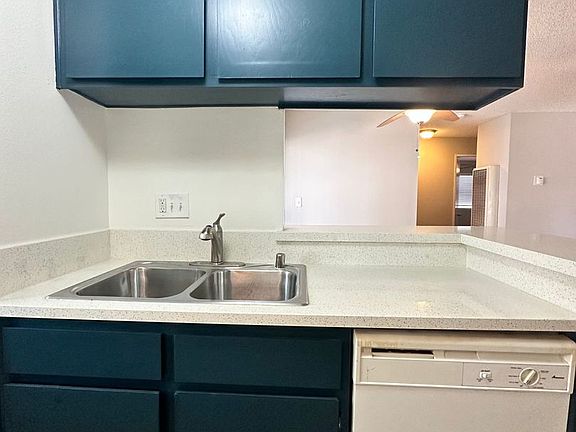 5th image of 775 Rose Ave #4