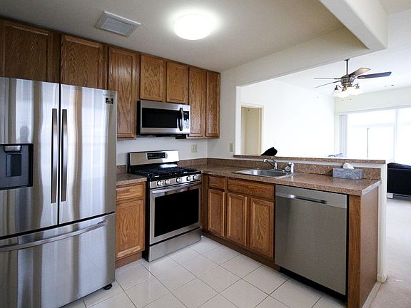 4th image of 170 Commodore Cir E #B