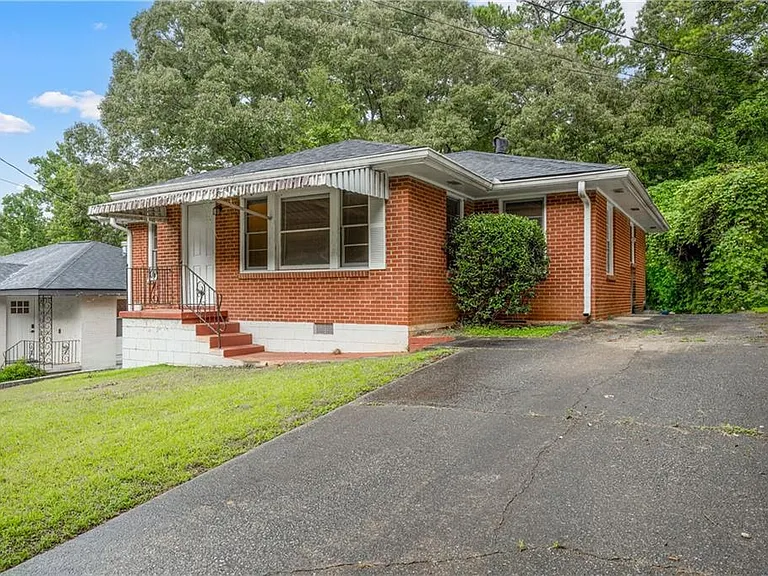 847 Gertrude Pl NW — Photo 1