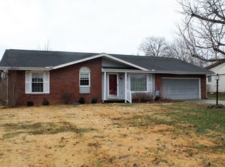 3304 W Hawthorne Ct, Marion, IL 62959