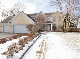 3724 Glenlake Dr, Glenview, IL 60026