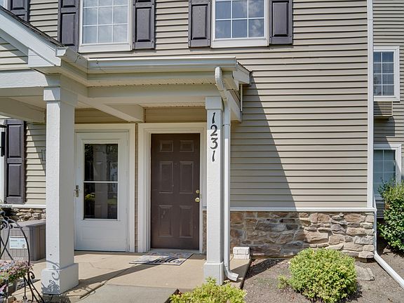 3rd image of 1231 Silverstone Dr