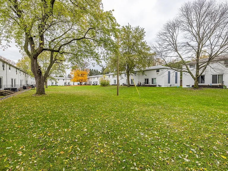 1 Gordon Pkwy — Photo 20