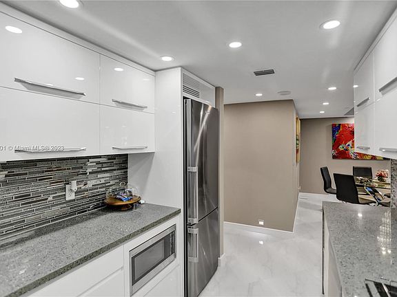 5th image of 20515 E Country Club Dr APT 1741