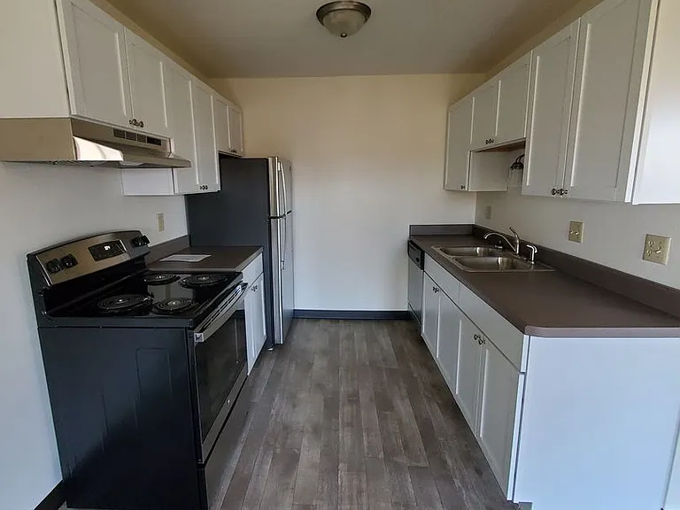 1371 Sunnyridge Rd — Photo 3