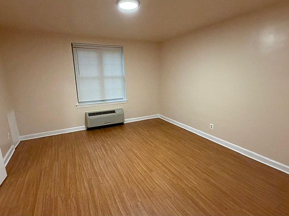 4th image of 21 Kennedy St NW #Dee8ea2c8