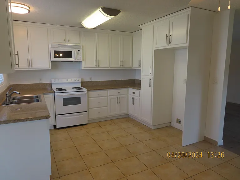 5760 Whitsett Ave #H — Photo 2