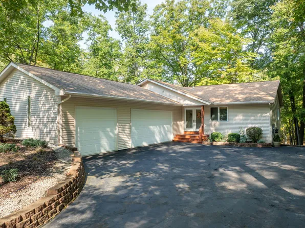 8940 Jenny Ln, Stanwood, MI 49346