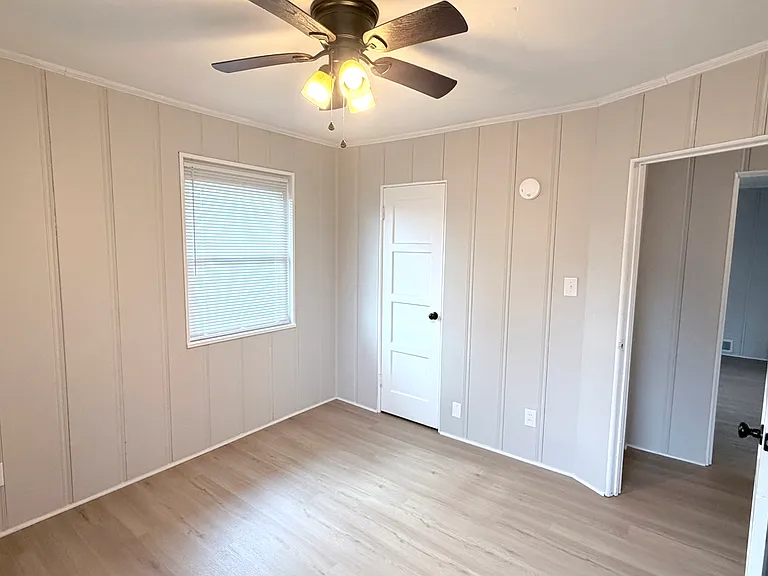 1025 Covert Ave — Photo 10