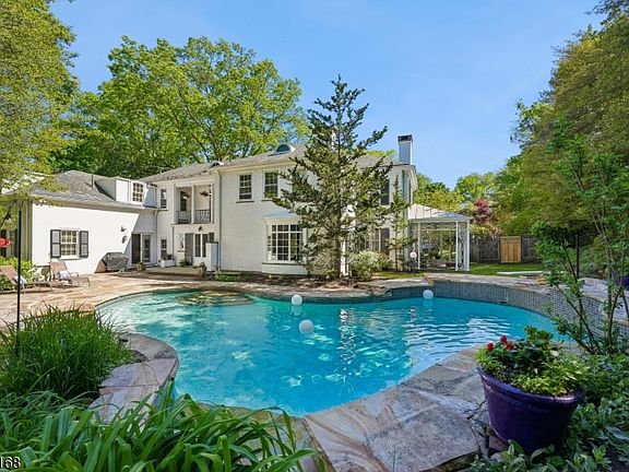 5th image of 343 Forest Rd