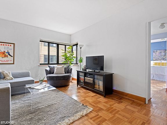 3rd image of 5060 N Marine Dr APT B4