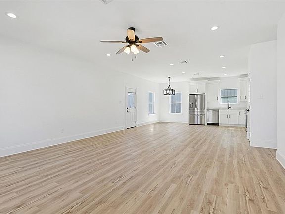 3rd image of 2513 Nancy St