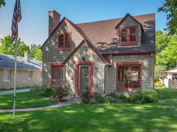 2611 N 84th STREET, Wauwatosa, WI 53226