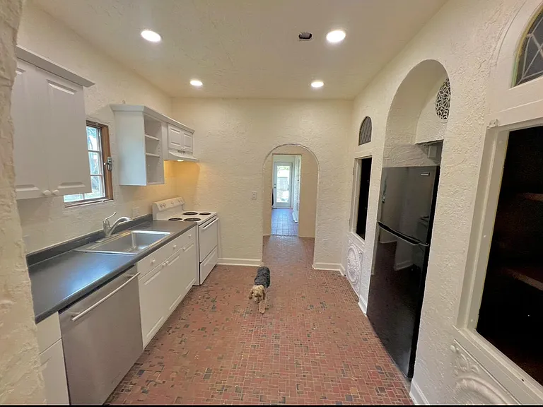 302 Fordham Dr — Photo 11