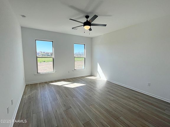 4th image of 215 Wakely Ct