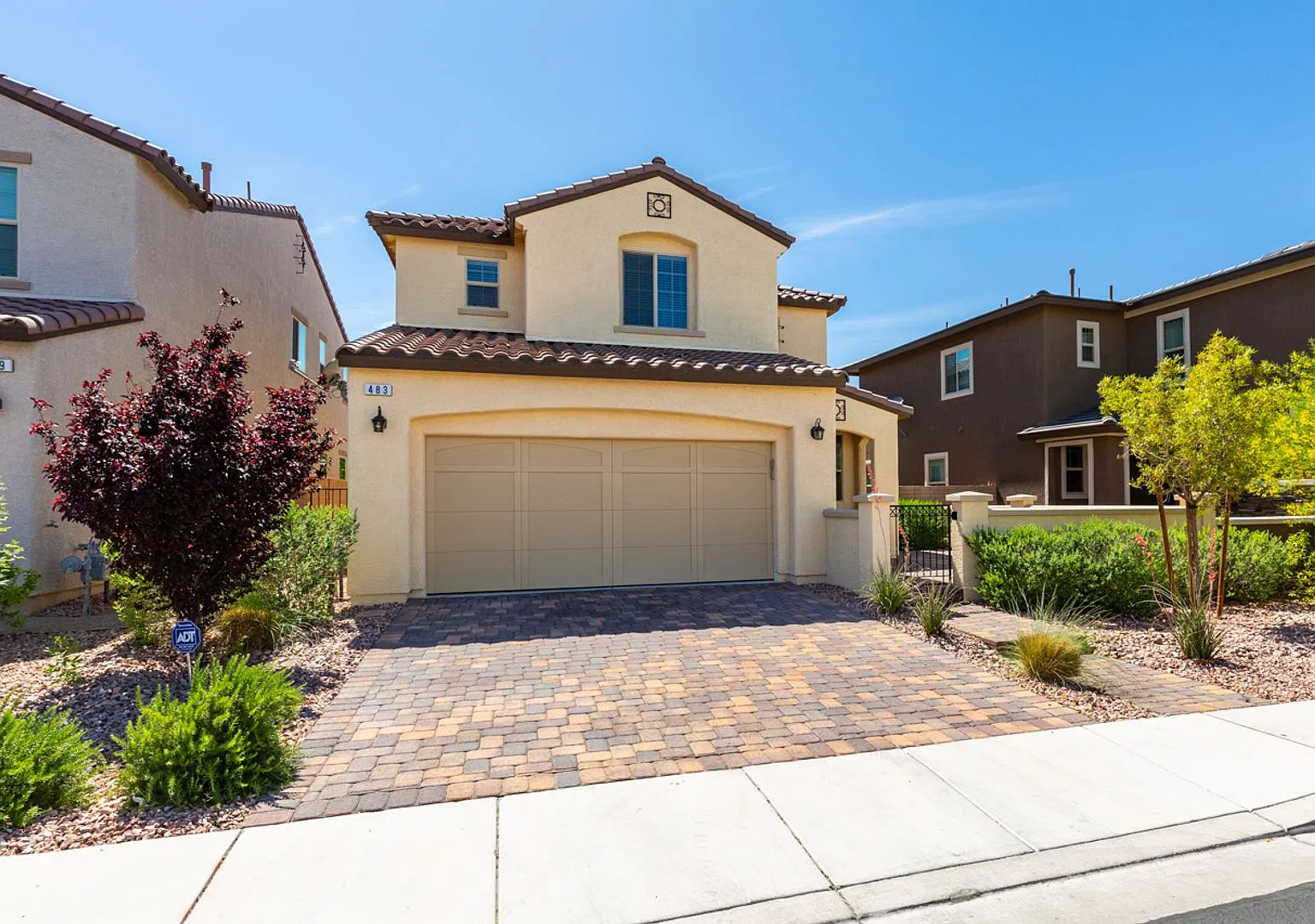 Cadence - Stylish Two Story, 4 Bd, 2.5 Ba, Home With Yard — Photo 2